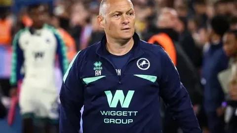 “亚冬会速度滑冰5000米男子项目：中国队包揽金银铜牌”